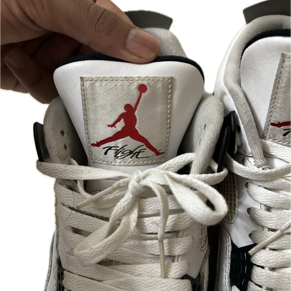 NIKE JORDAN 4 WHITE CEMENT - Picture 7 of 9